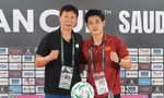 HLV Kim Sang-sik và Đình Bắc.