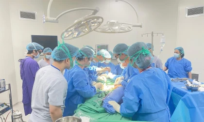 Tìm lại nụ cười sau hơn 40 năm bị liệt mặt