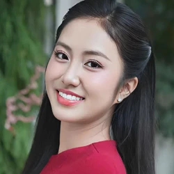 Hoa hậu Hà Trúc Linh: 'Thích ăn cỗ chay mẹ nấu ngày Tết'