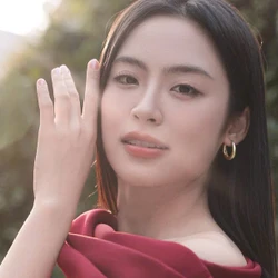 Á hậu Vân Nhi: 'Tôi biến mất một tháng, ngất xỉu giữa rừng'