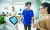 Người dân làm thủ tục hành chính được miễn phí nước uống, đồ ăn nhẹ, robot lễ tân 