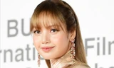Lisa (BlackPink) táo bạo trên thảm đỏ LHP Busan
