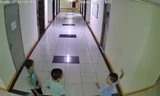 Vụ cháu bé ném dép trúng van nước gây hư hỏng thang máy: Trách nhiệm bồi thường ra sao?