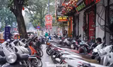 Vỉa hè Hà Nội - nơi thông thoáng, chỗ lộn xộn