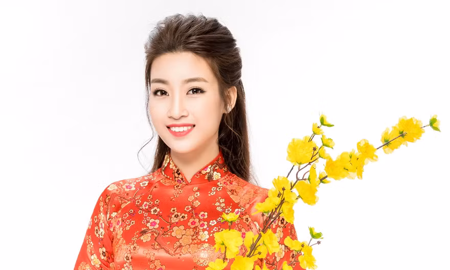 Món quà đặc biệt của Hoa hậu Mỹ Linh ngày đầu năm