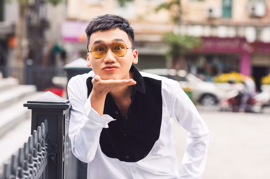 Xuân Nghị xuất hiện ngày càng chất