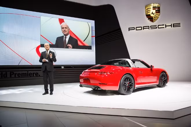 Porsche 911 Targa 4 GTS giá gần 8 tỷ đồng tại Việt Nam