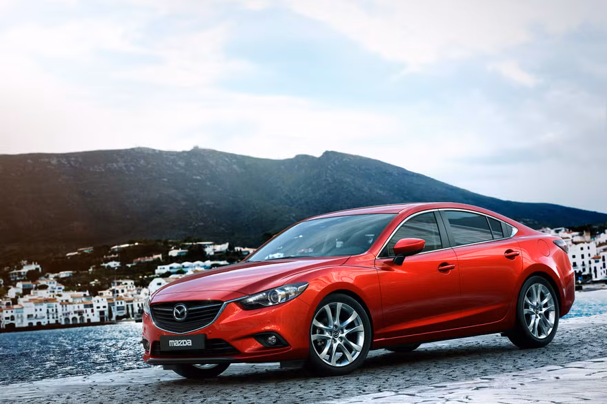 Mazda6 giảm giá sốc, đối đầu với Toyota Camry