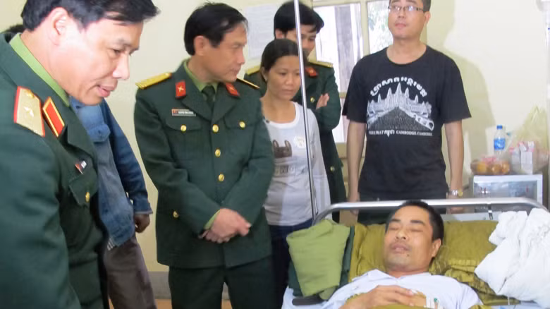 Lãnh đạo Bộ Tư lệnh QK4 thăm, động viên những người gặp nạn