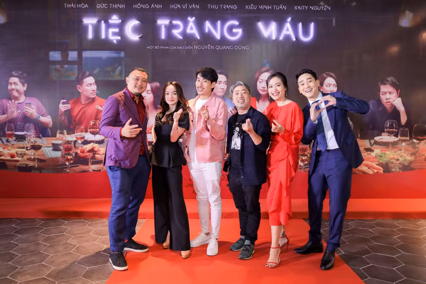 Đạo diễn Nguyễn Quang Dũng và dàn diễn viên