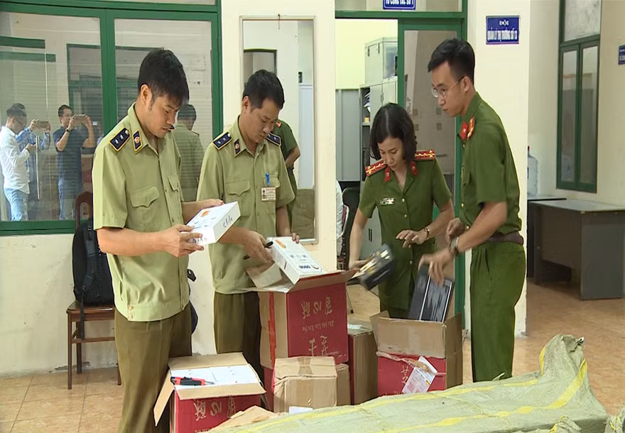 Lực lượng chức năng liên túc bắt giữ các vụ buôn bán bánh trung thu Trung Quốc nhập lậu
