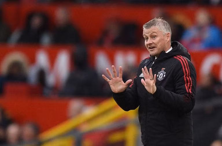 HLV Solskjaer 'ngoan cố' đòi tiếp tục dẫn dắt MU sau trận thua Man City