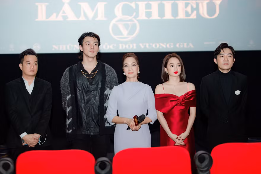 Ê kíp "Gái già lắm chiêu V" tại Hà Nội