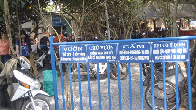 Cảnh ngồi nằm la liệt trong 'khu vườn kỳ lạ' ngày mồng 1 Tết