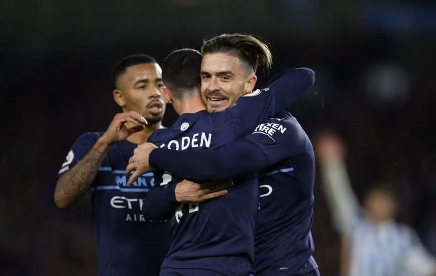 Vùi dập 'ngựa ô' 4-1, Man City duy trì thế song mã với Chelsea