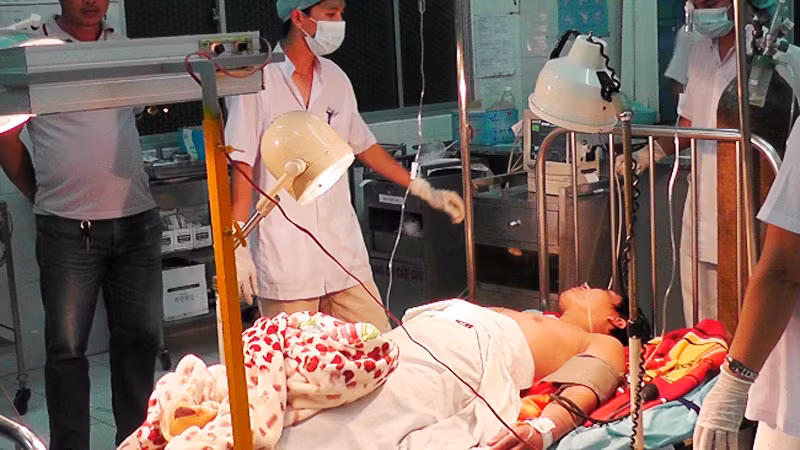 Anh Mai Thanh Sang sống sót kỳ diệu sau 5 ngày bị vùi lấp.