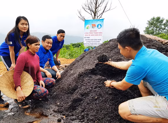 chuyển giao công nghệ ủ phân từ vỏ cà phê cho đồng bào K'Ho