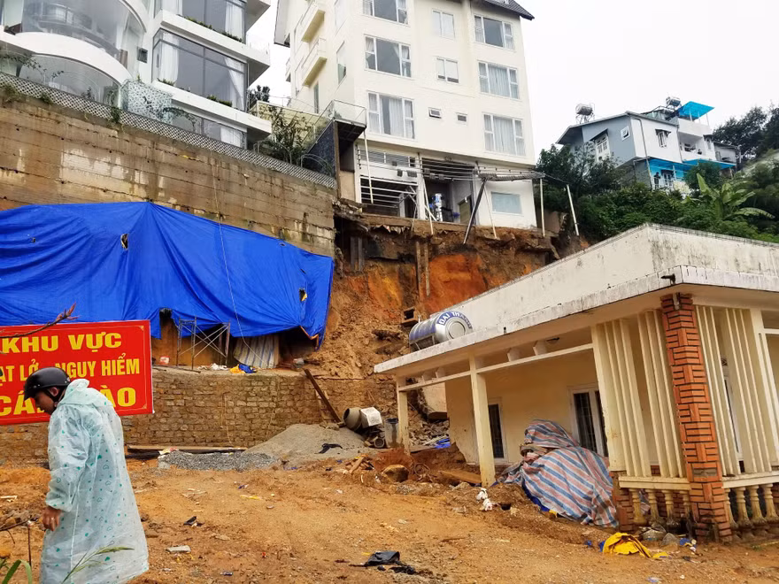 Khách sạn có nguy cơ bị sập