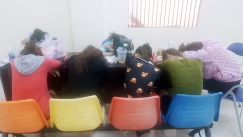 Sau mỗi lần phục vụ khách làng chơi, các cô nhận được 900.000 đồng