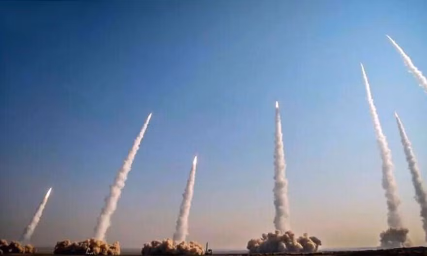 Mỹ tấn công Iran trả đũa vụ trực thăng Apache, Tehran lập tức đáp trả