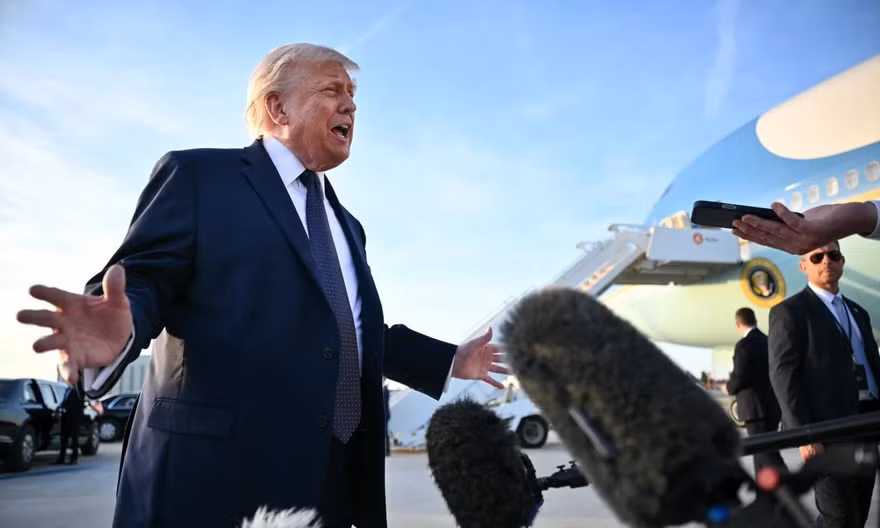 Tổng thống Mỹ Trump dọa áp phí qua eo biển Hormuz, Iran phát cảnh báo cứng rắn