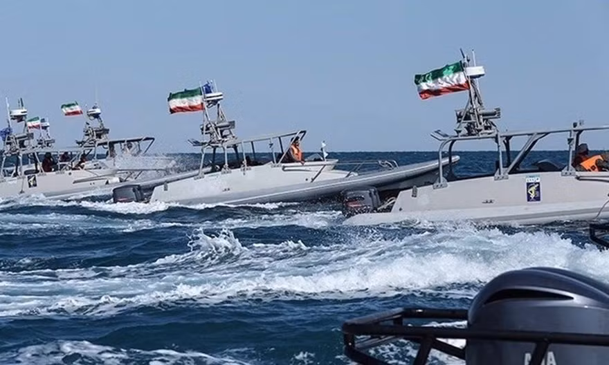 Mỹ tấn công tàu hàng: Phép thử mới với Iran tại eo biển Hormuz