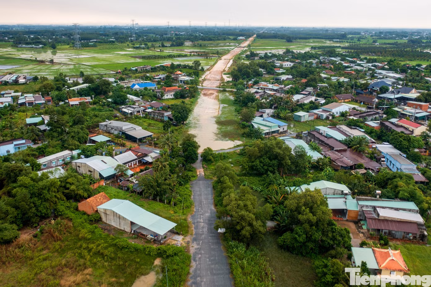 tp-br_duong-ho-chi-minh-6.jpg