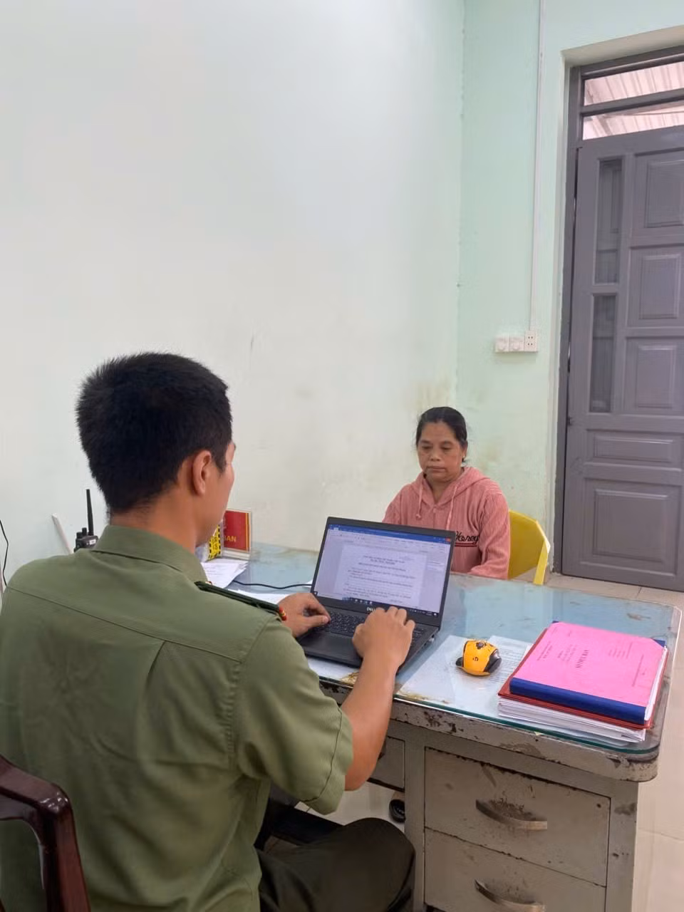 co-quan-cong-an-lam-viec-voi-tam.jpg