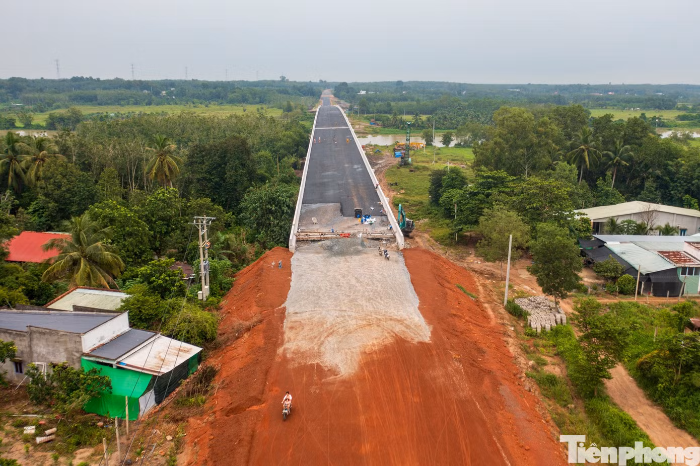 tp-br_duong-ho-chi-minh-8.jpg