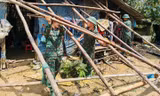 Nhiều nhà đổ sập, hư hỏng do mưa kèm dông lốc mạnh ở miền Bắc