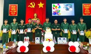 Nghĩa tình đồng đội nơi đảo tiền tiêu