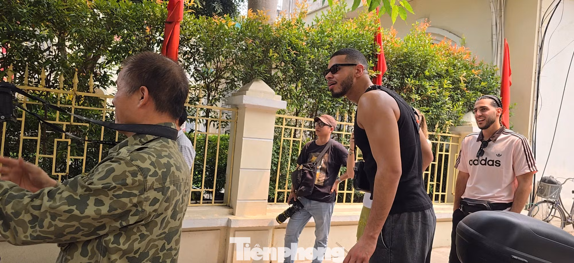 Chim giẻ cùi mỏ đỏ