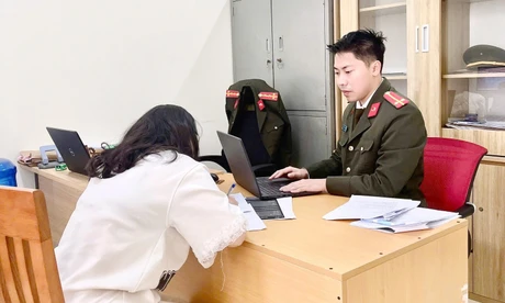 Công an làm việc chị H.