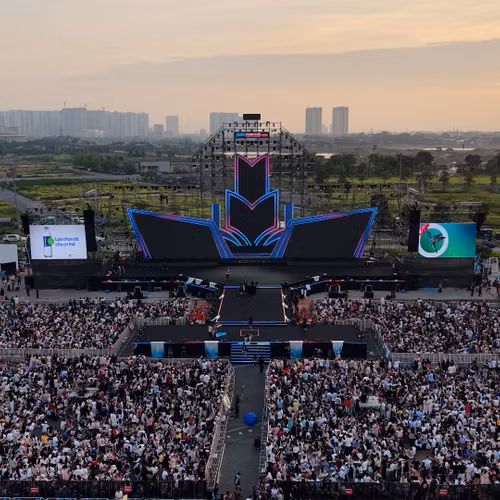 Biển người chờ đón concert Thanh xuân