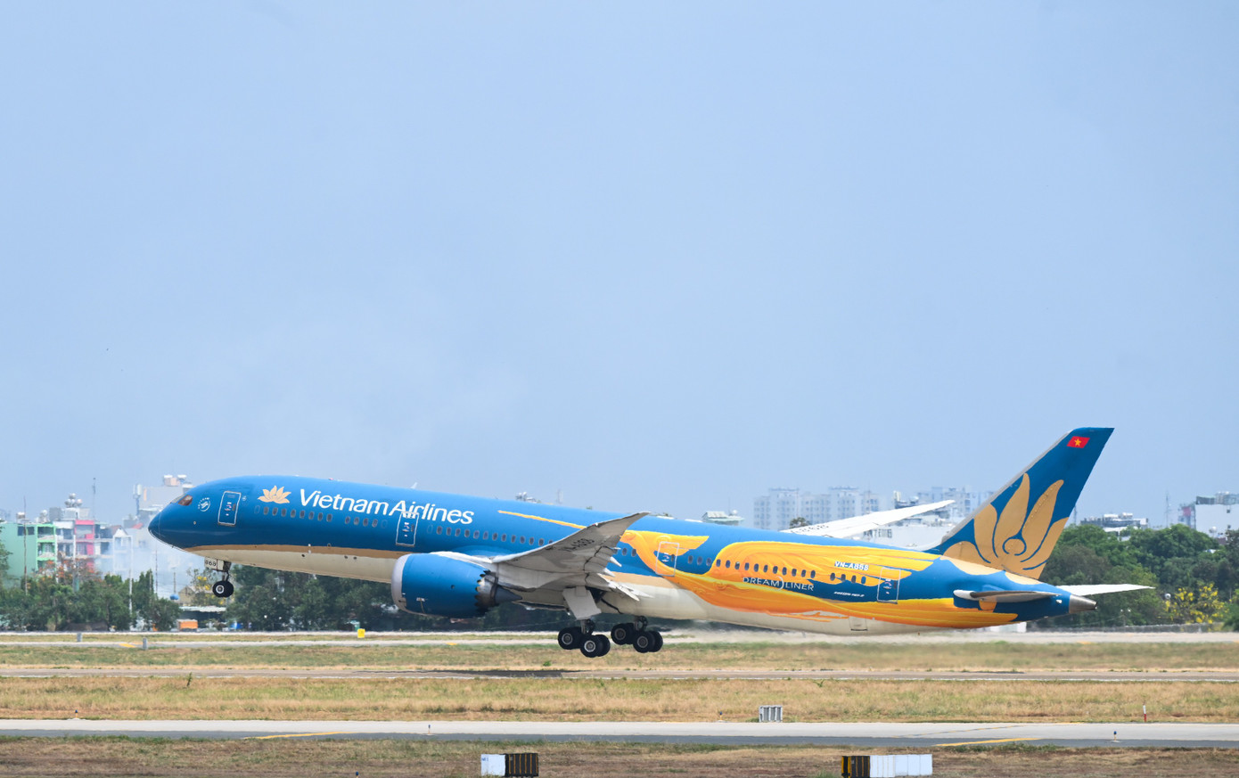 1-vietnam-airlines-tro-thanh-dai-dien-viet-nam-duy-nhat-duoc-airlineratings-xep-vao-top-25-hang-hang-khong-truyen-thong-an-toan-nhat-the-gioi-nam-2026-dung-thu-19-toan-cau-va-tang-3-bac-so-voi-nam-2025.jpg