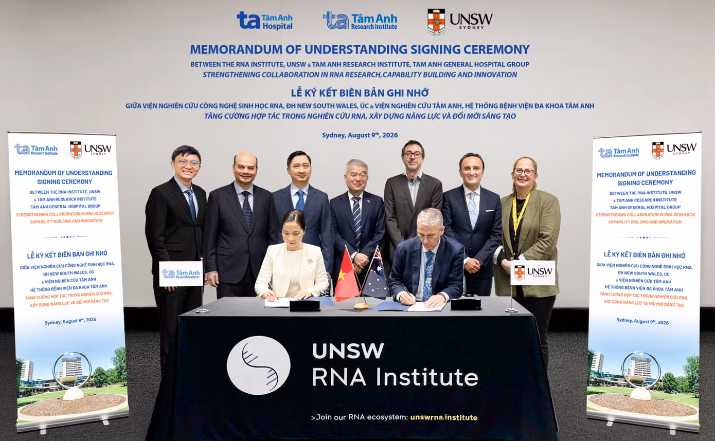 Lễ ký kết Biên bản ghi nhớ hợp tác (MoU) diễn ra tại Đại học New South Wales (UNSW), Australia với sự chứng kiến của Tổng Lãnh sự Việt Nam. Ảnh: Viện Nghiên cứu Tâm Anh