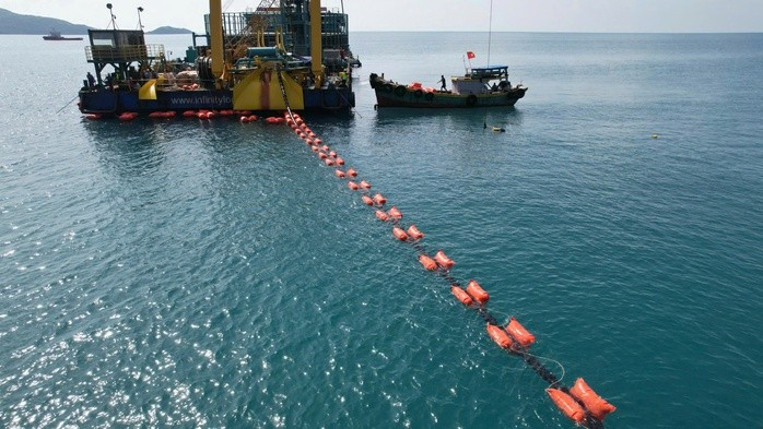 Thi công kéo dải cáp ngầm cấp điện từ điện lưới quốc gia ra Côn Đảo