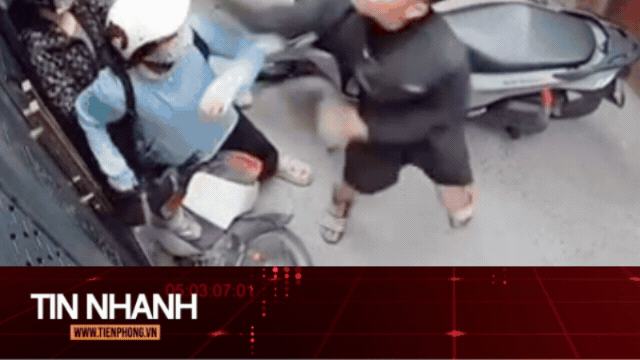 TIN NHANH: Xác minh clip nam thanh niên chặn đánh 2 người phụ nữ trong ngõ nhỏ ở Hà Nội