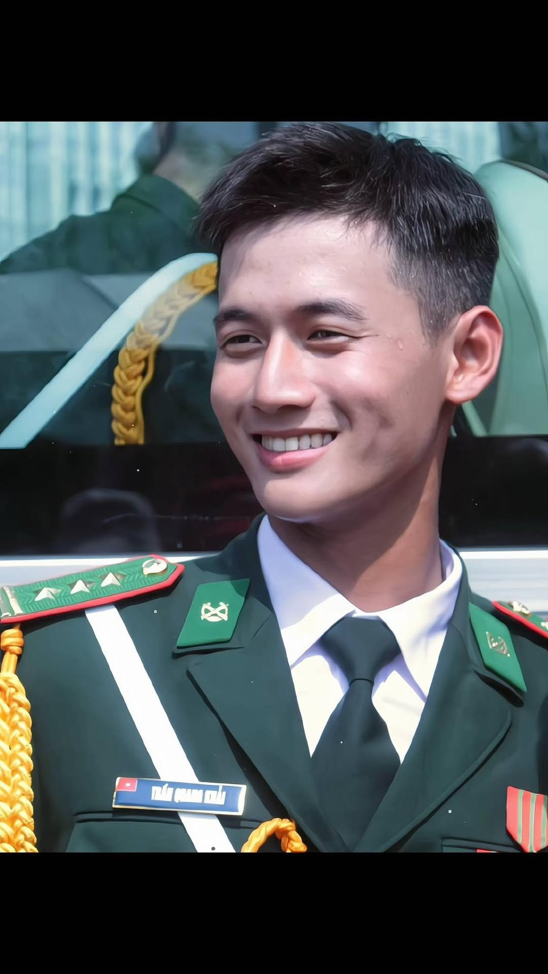 Khi tham gia diễu binh, diễu hành tại TP.HCM, Quang Khải đã để lại nhiều ấn tượng bởi nụ cười tỏa nắng. Ảnh: TikTok. quang-khai.jpg