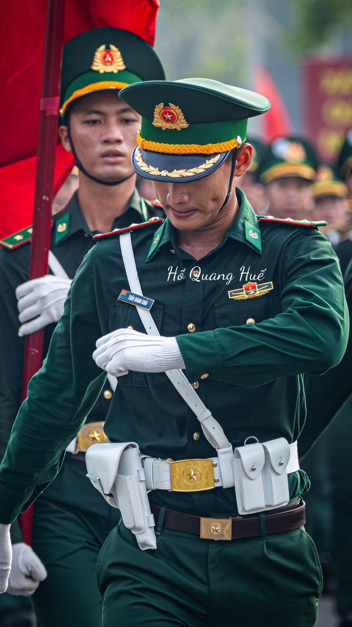 Hình ảnh Quang Khải nghiêm nghị dẫn đầu trong các buổi tổng hợp luyện đã được nhiều người dân ghi lại. Ảnh: Hồ Quang Huế. snaptik-7530863569030630674-0.jpg