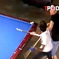 HÌNH SỰ: Thanh niên mang kiếm chém gần đứt cổ bạn thân