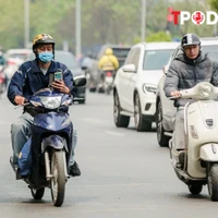 NÓNG 12/1: Mức phạt mới nhất về lỗi cầm, sử dụng điện thoại khi lái xe máy năm 2025