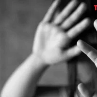 HÌNH SỰ: Người đàn bà 62 tuổi xâm hại tình dục 3 trẻ em, lĩnh án 23 năm tù 