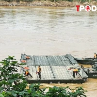 ĐIỂM TIN 20/9: Tàu thuyền đi lại ra sao khi lắp cầu phao tạm thay cầu Phong Châu?
