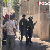 NÓNG 3/3: Hơn 2 giờ vây bắt kẻ đốt xe, đâm chiến sĩ công an, cố thủ trong nhà