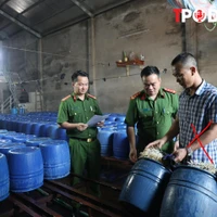 NÓNG 19/5: Lại phát hiện cơ sở sản xuất giá đỗ ngâm hóa chất, hơn 60 tấn đã len lỏi vào bữa ăn hàng ngày