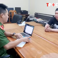 HÌNH SỰ: Ép con nợ chụp hình khỏa thân để thế chấp khi vay tiền