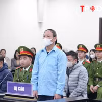 NÓNG 14/1: Bị cáo buộc nhận hối lộ gần 25 tỷ, cựu chủ tịch nhà xuất bản Giáo dục khai gì?