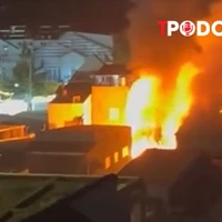 ĐIỂM TIN 13/10: Cháy 4 căn nhà, 1 người chết; Làm thơ trên Facebook, bị 8 người lạ đánh nhập viện