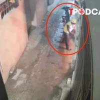 NÓNG 20/2: Truy tìm người mặc áo tài xế công nghệ phóng hỏa đốt nhà dân ở Hà Nội